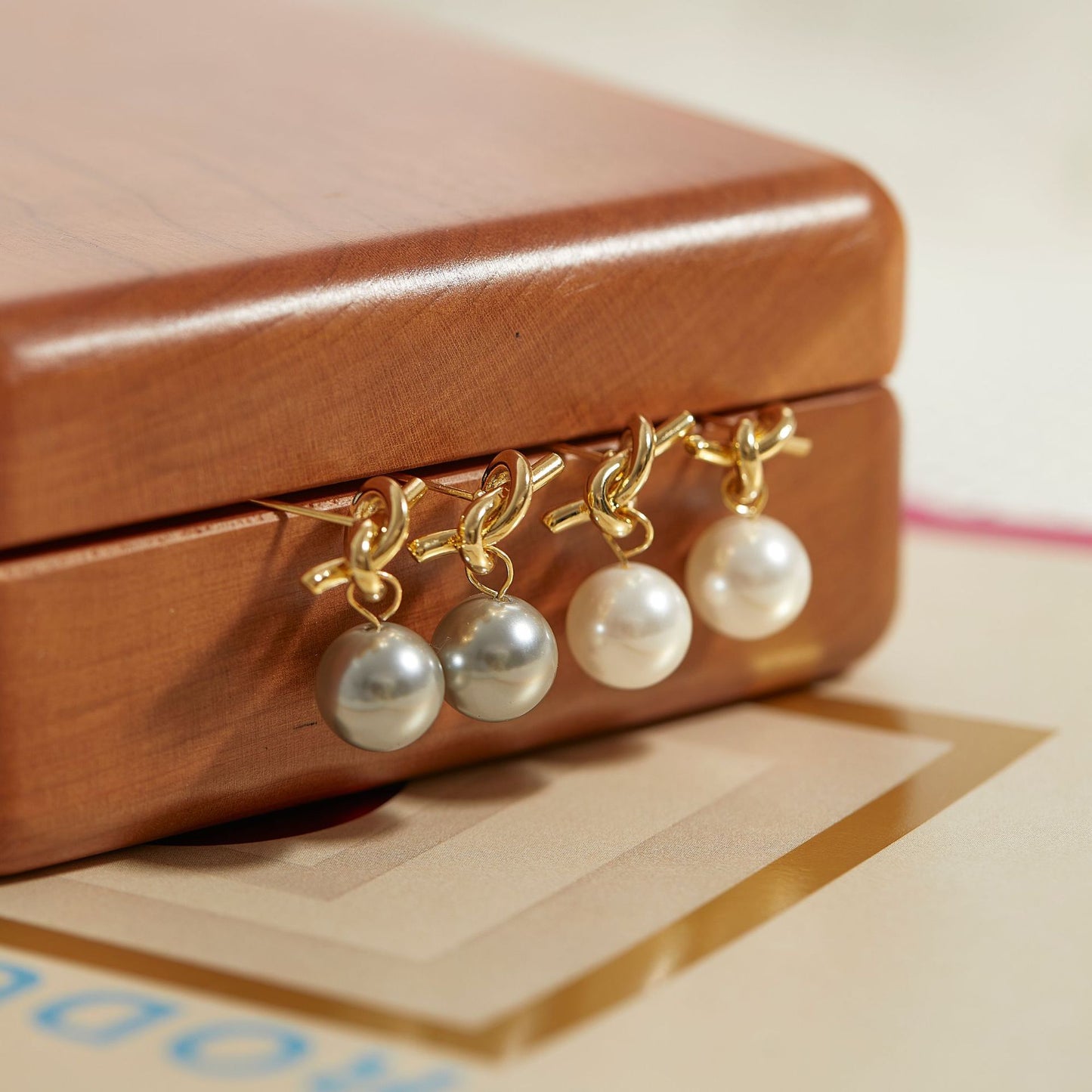 TIE A KNOT PEARL EARRINGS
