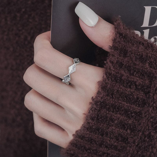 RHOMBIC RING