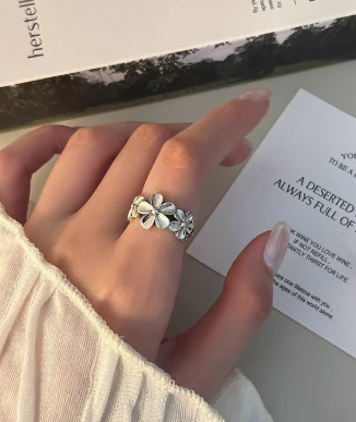 VINTAGE FLOWER RING