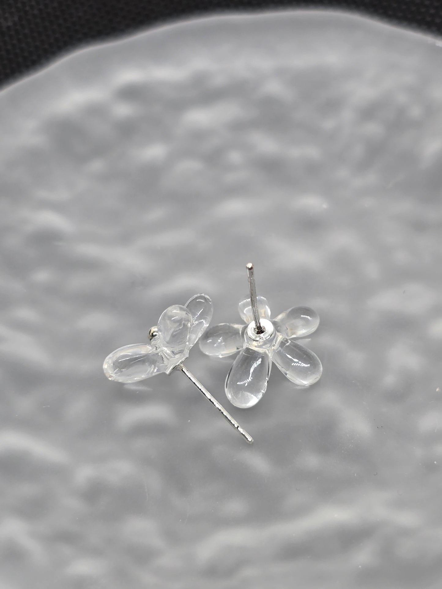 TRANSPARENT FLOWER EARRINGS