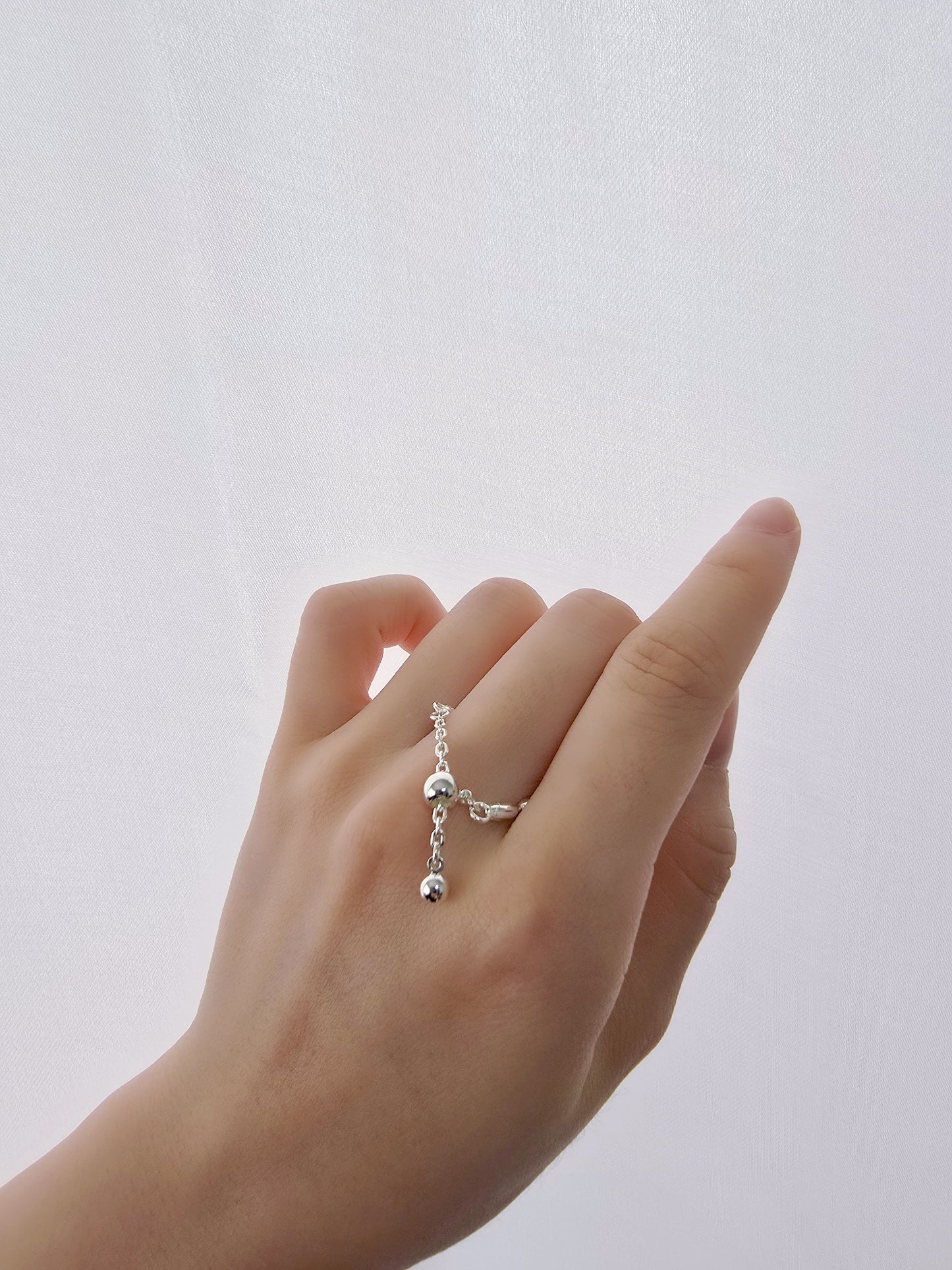 SMOOTH SURFACE TASSEL CHAIN RING
