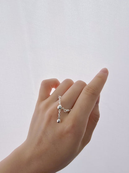 SMOOTH SURFACE TASSEL CHAIN RING