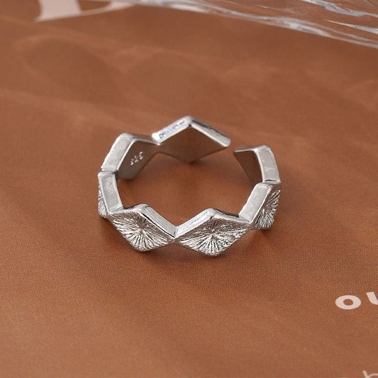 RHOMBIC RING