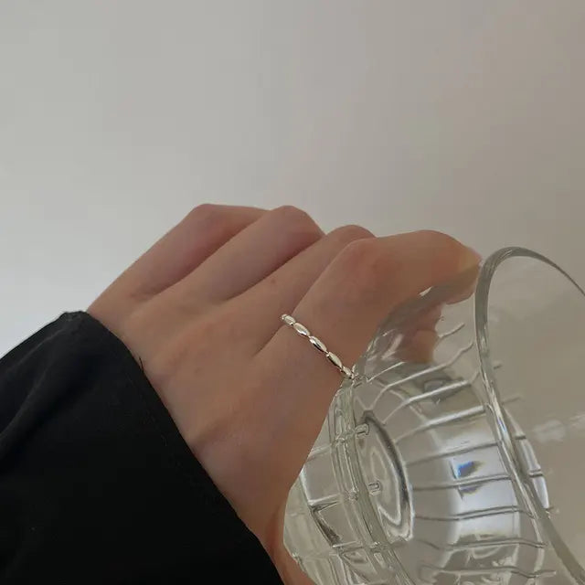SMOOTH SURFACE TASSEL CHAIN RING