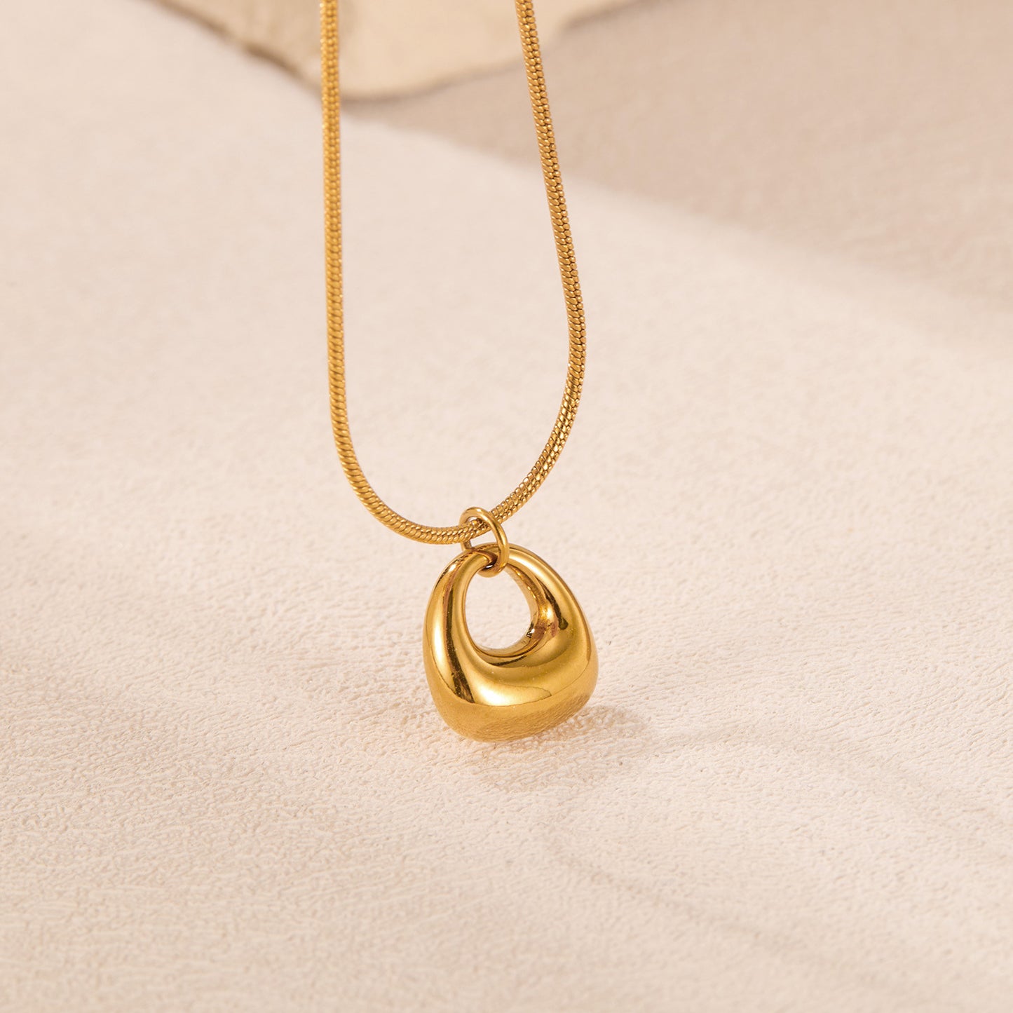 GEOMETRIC NECKLACE