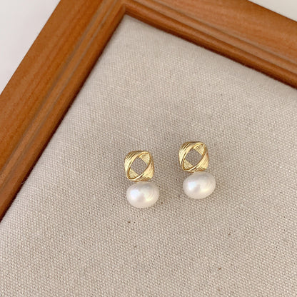 PLEATED IRREGULAR PEARL EARRINGS