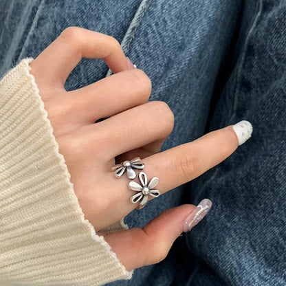 DAISY DELIGHT RING